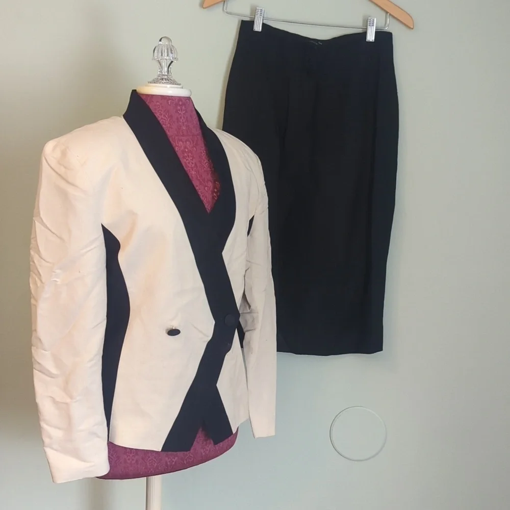 Mondi Black and Cream‎ Geometric Skirt Suit, EU 36